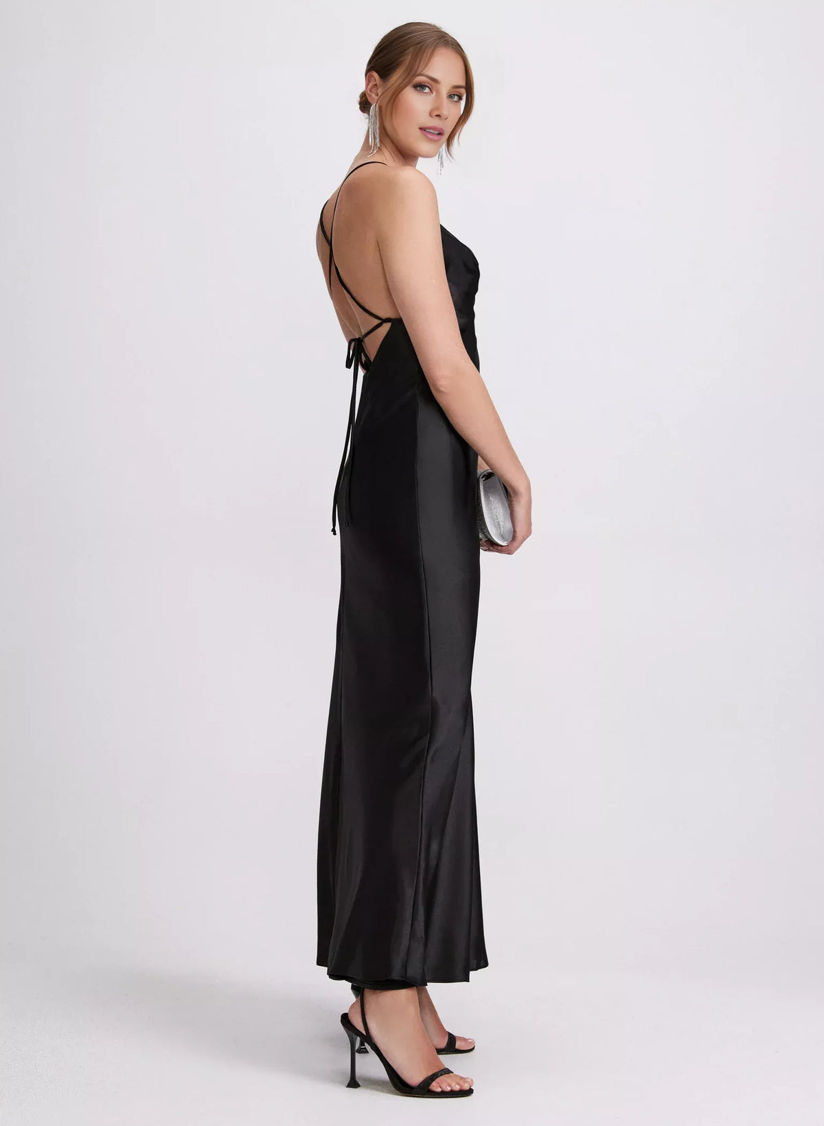 Collar sleeveless thin shoulder straps backless and floor length evening dress