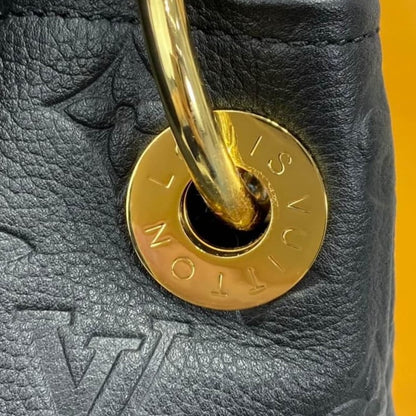 Louis Vuitton Artsy MM Black 41Cm M41066