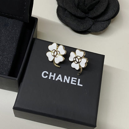Chanel Stud Earrings In Gold Metal With Resin Hardware Abf317 B19851 Nafgv