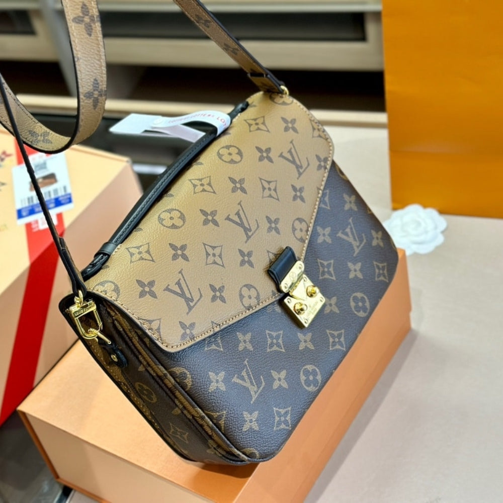 Louis Vuitton Pochette Métis Monogram Reverse 25Cm