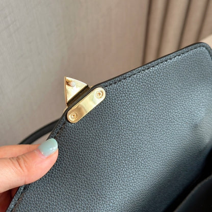 Louis Vuitton Pochette Métis East West Bag Black 21Cm M46595