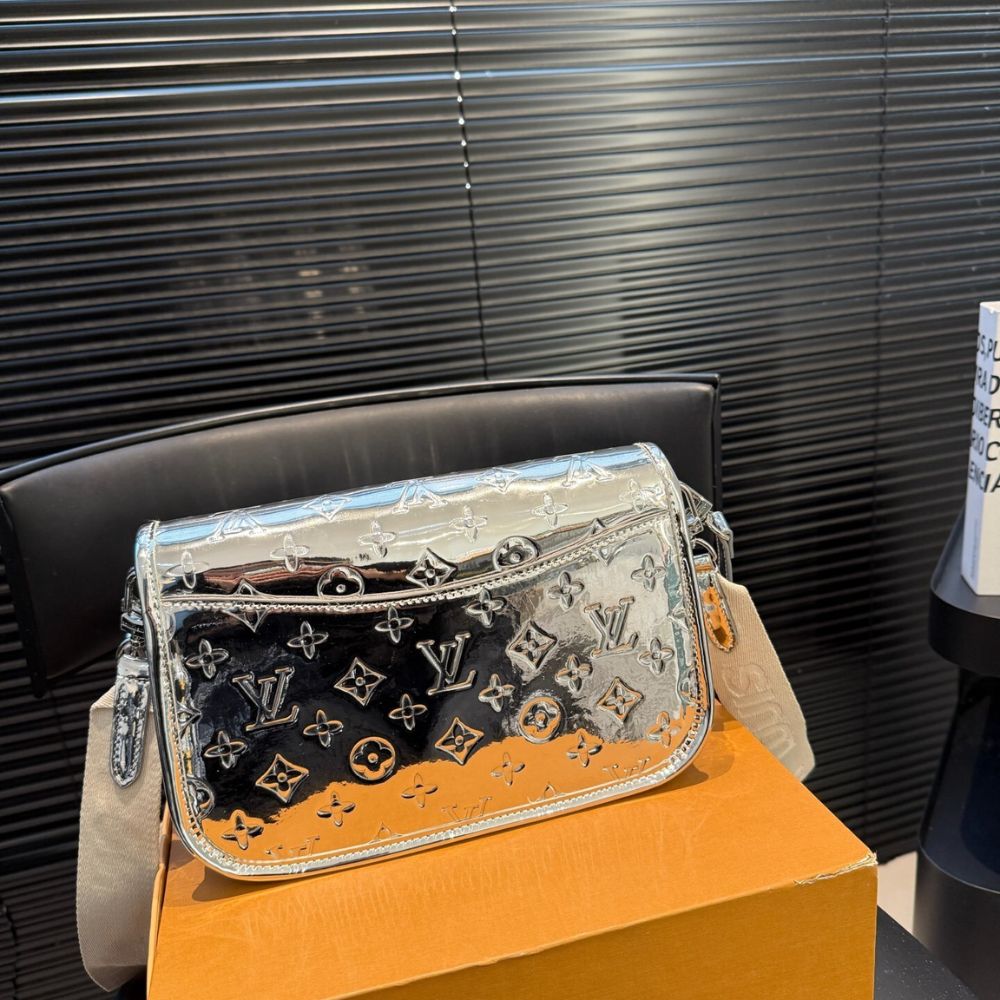 Louis Vuitton Diane Monogram Silver 25Cm