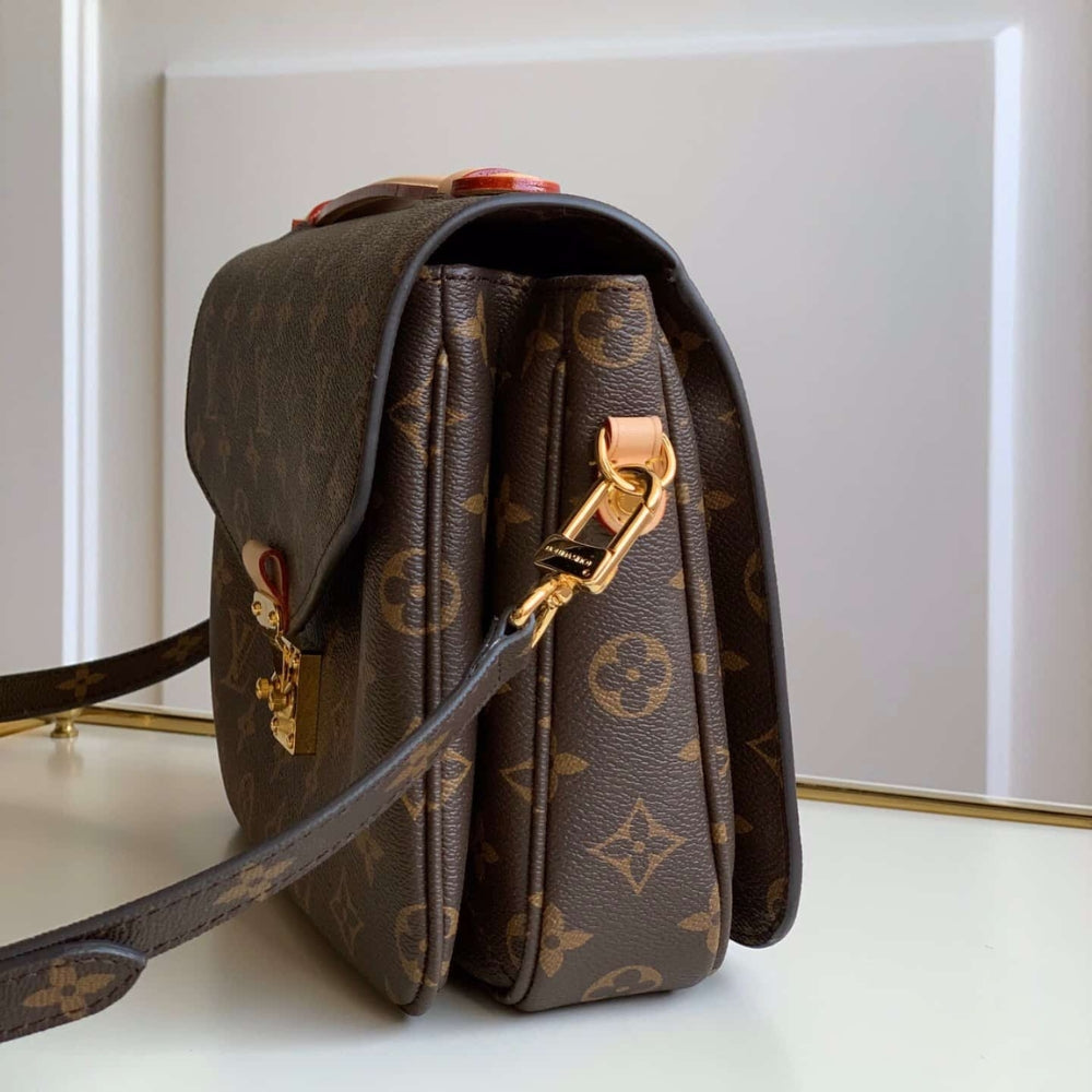 Louis Vuitton Pochette Métis Monogram Canvas Brown 25Cm M44875