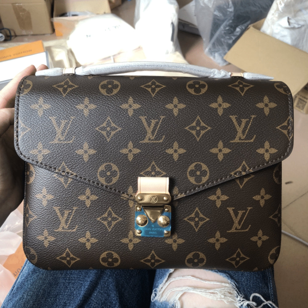 Louis Vuitton Pochette Métis Monogram Canvas Brown 25Cm M44875