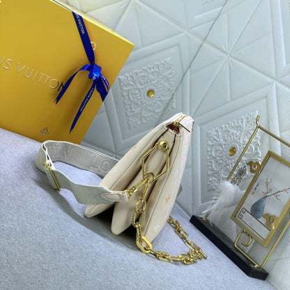 Louis Vuitton Bolso Coussin PM Cream 26Cm M22398