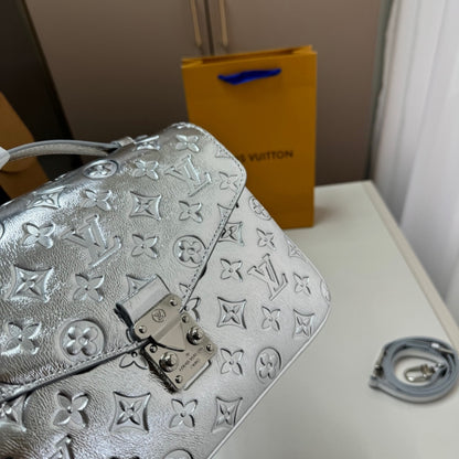 Louis Vuitton Pochette Métis Silver 25Cm
