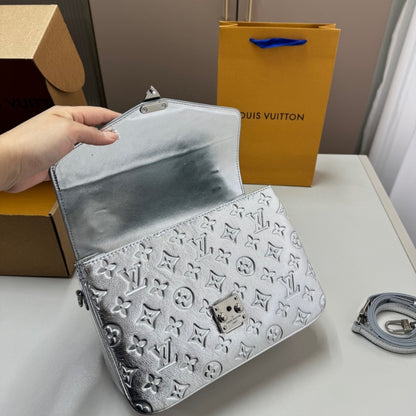 Louis Vuitton Pochette Métis Silver 25Cm
