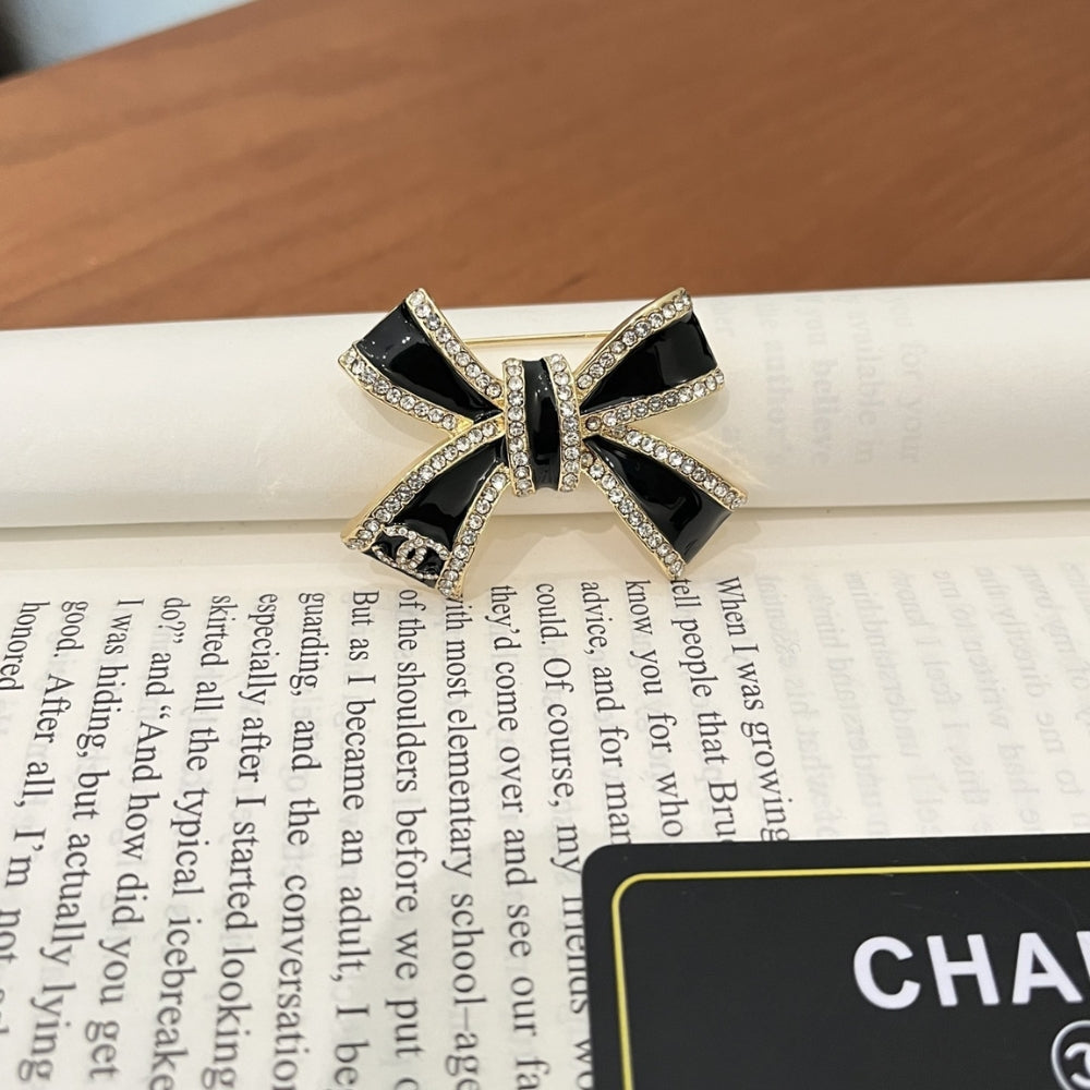 Chanel Brooch Metal Resin And Strass Gold