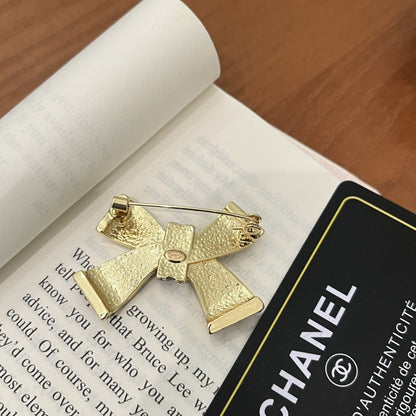 Chanel Brooch Metal Resin And Strass Gold