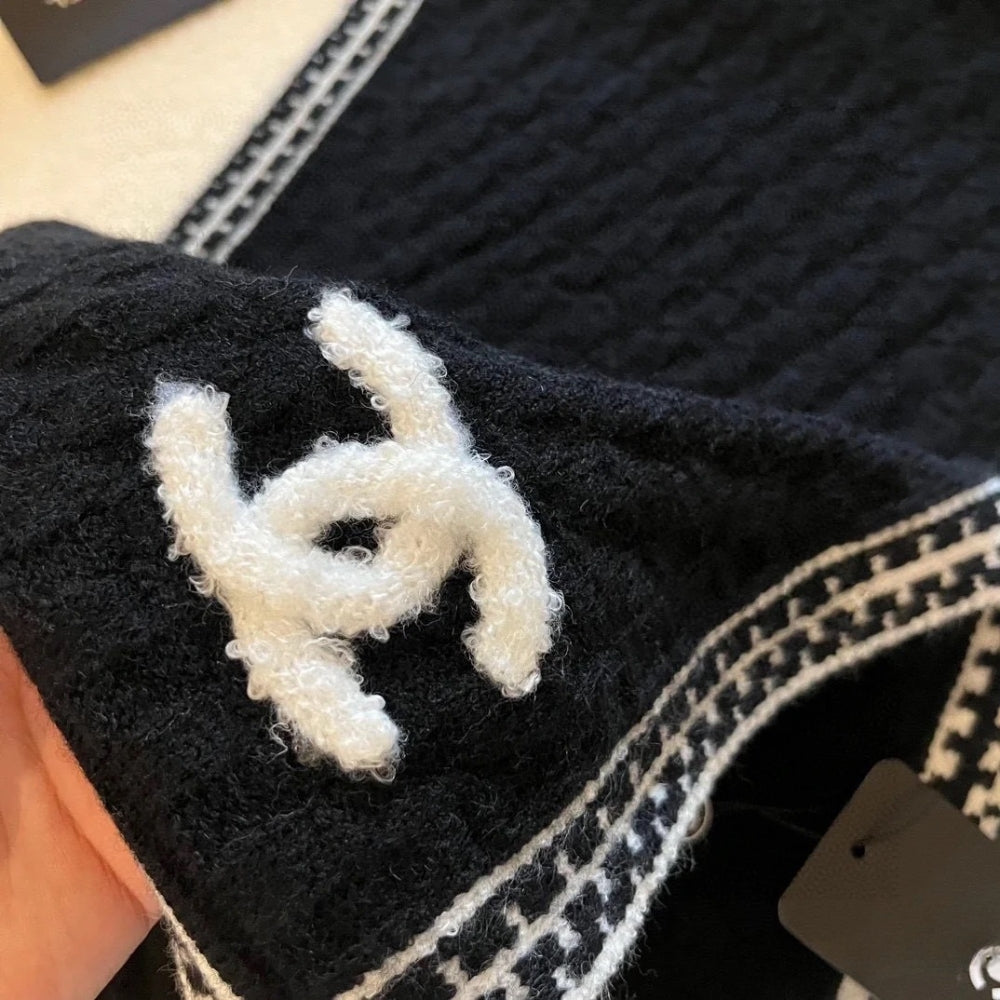 Chanel Muffler Cashmere In Black