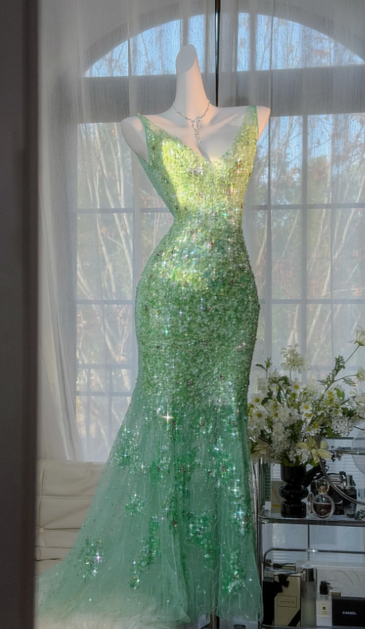 Sparkly Green V Neck Tulle Sequin Beaded Mermaid Long Evening Dress Party Gown