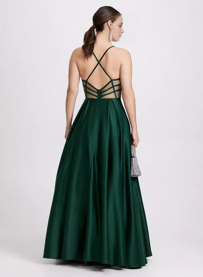 Deep V-neck sleeveless thin shoulder strap backless and floor length evening dress