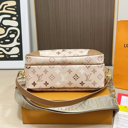 Louis Vuitton Nil Monogram Beige 27Cm