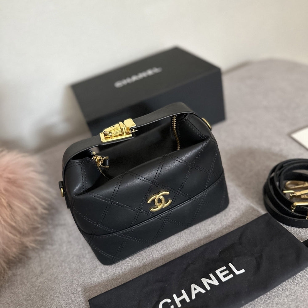 Chanel Clutch With Chain Quilted Leather Black 19cm