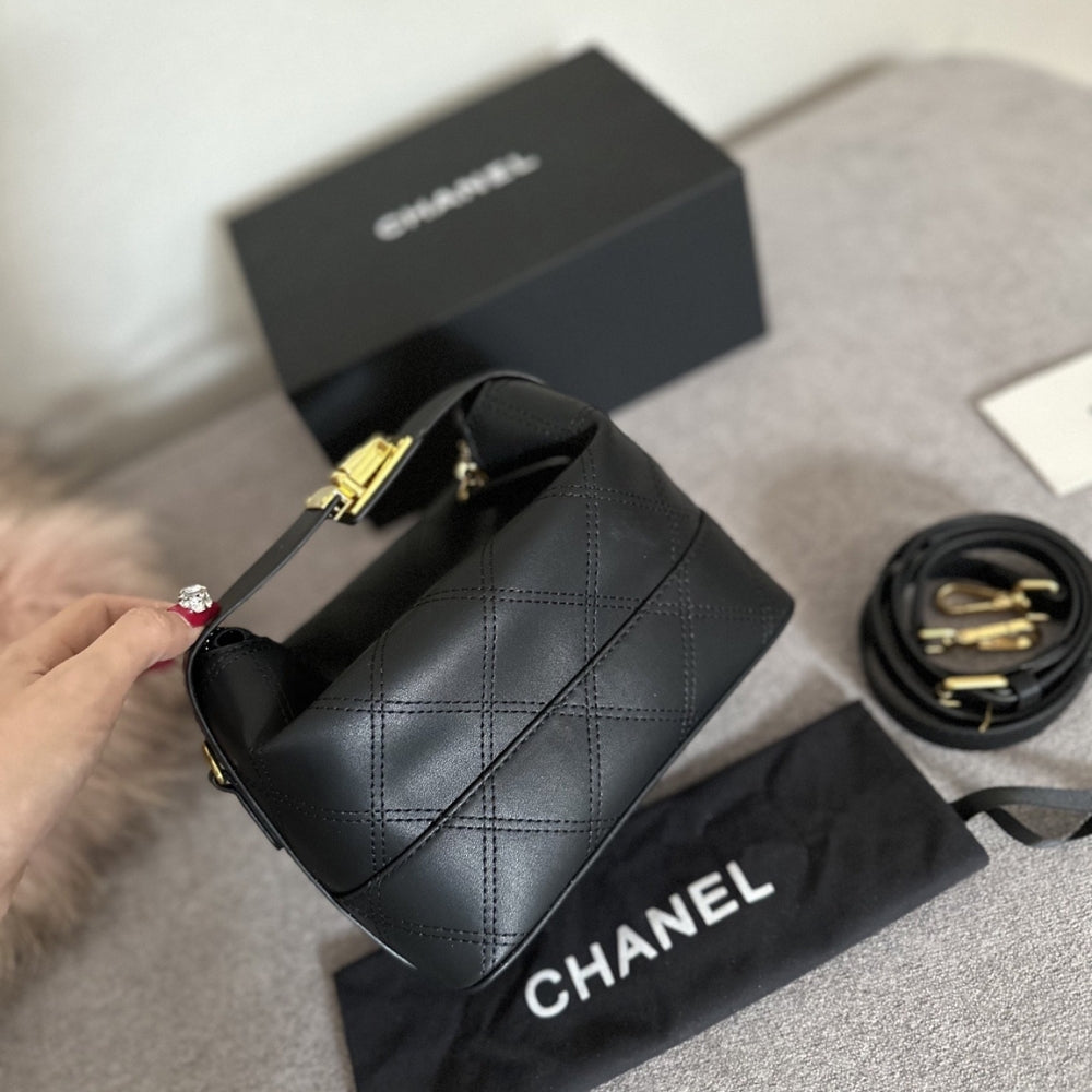 Chanel Clutch With Chain Quilted Leather Black 19cm