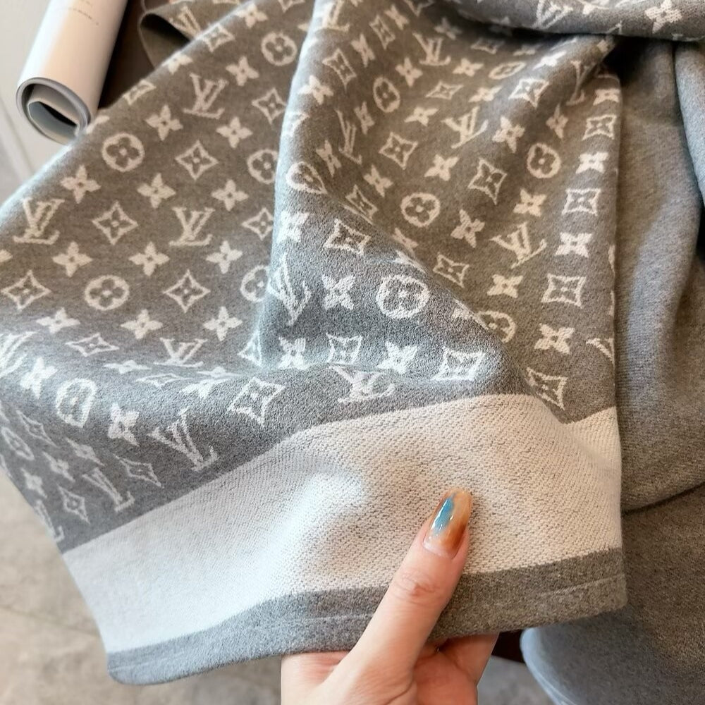 Louis Vuitton Monogram Cape Grey And White