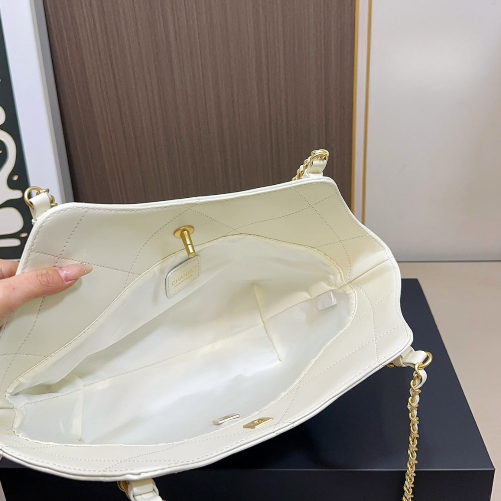 Chanel Shopping Bag And Gold Tone Metal White 21Cm