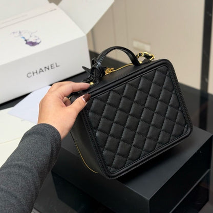 Chanel CC Filigree Medium Vanity Case Black 21Cm