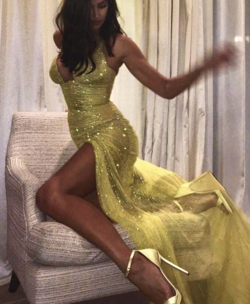Shiny Spaghetti Straps V Neck Yellow Tulle Sequin Mermaid Long Wedding Guest Dress Formal Birthday Party Gown