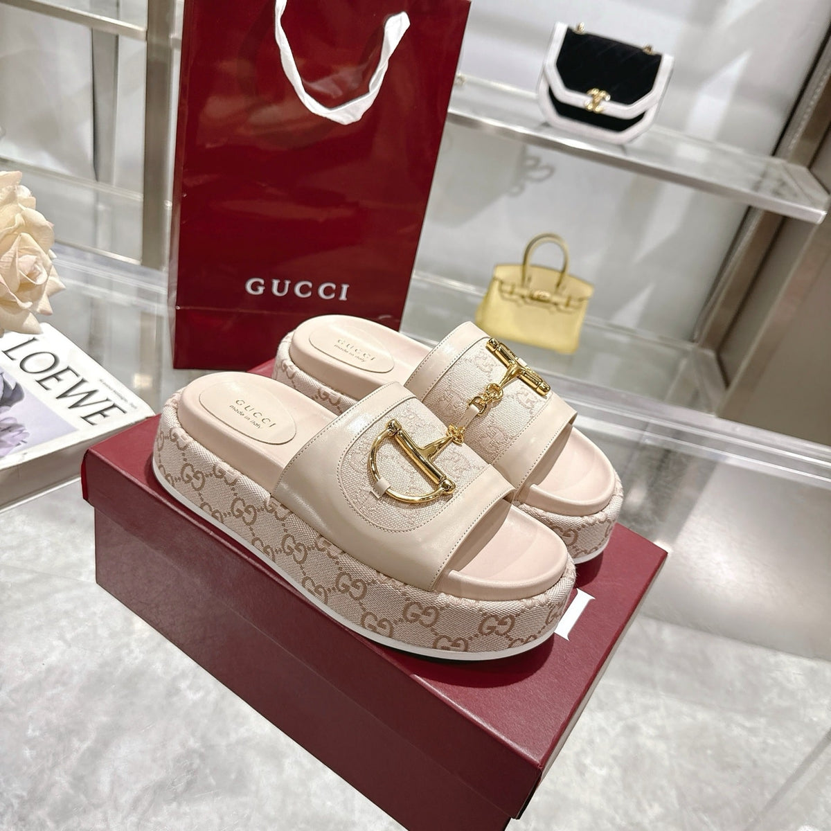GUCCI WOMEN’S PLATFORM SLIDES WITH HORSEBIT BEIGE