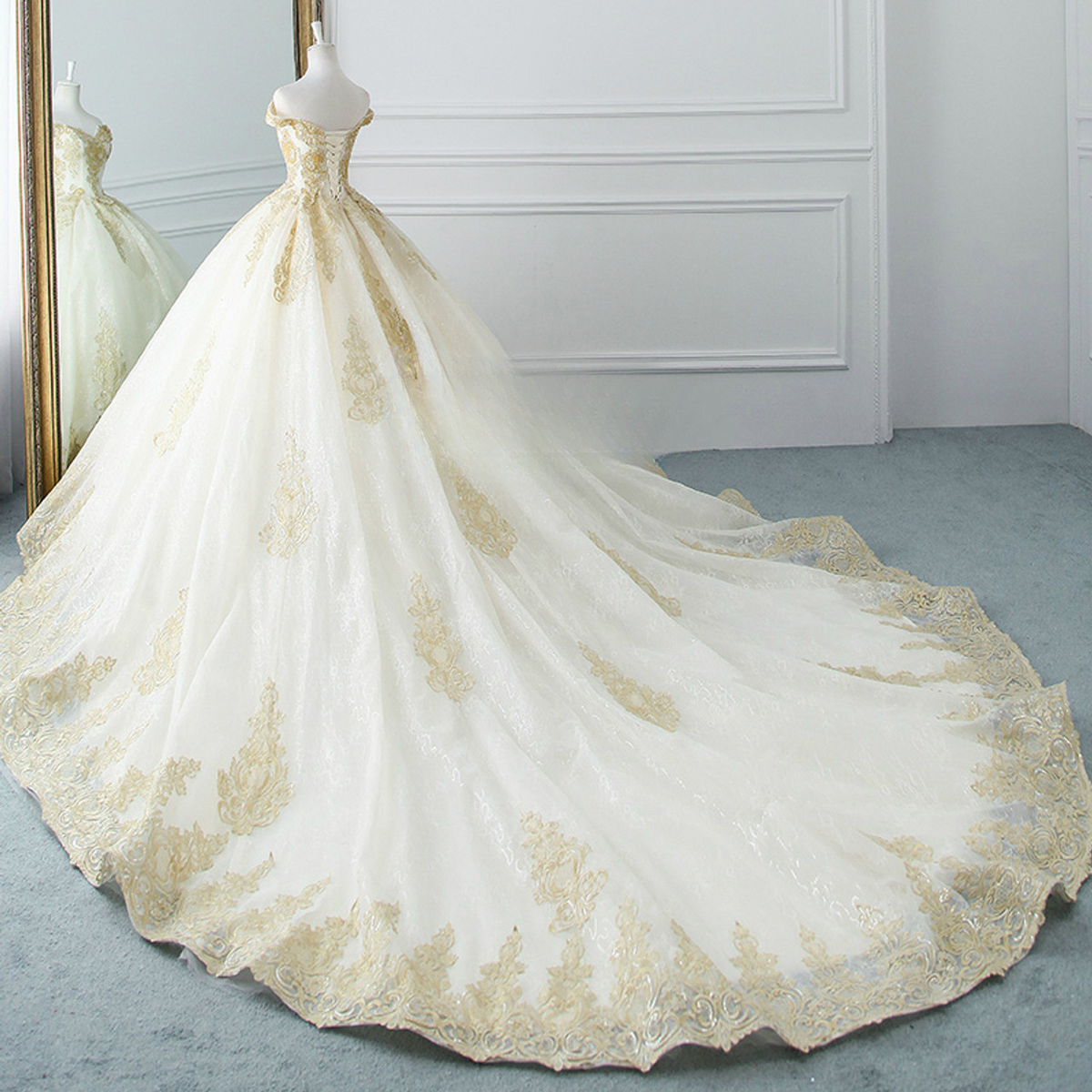 Timeess Ball Gown Off The Shoulder Tulle Lace Applique Long Wedding Dress GG2972