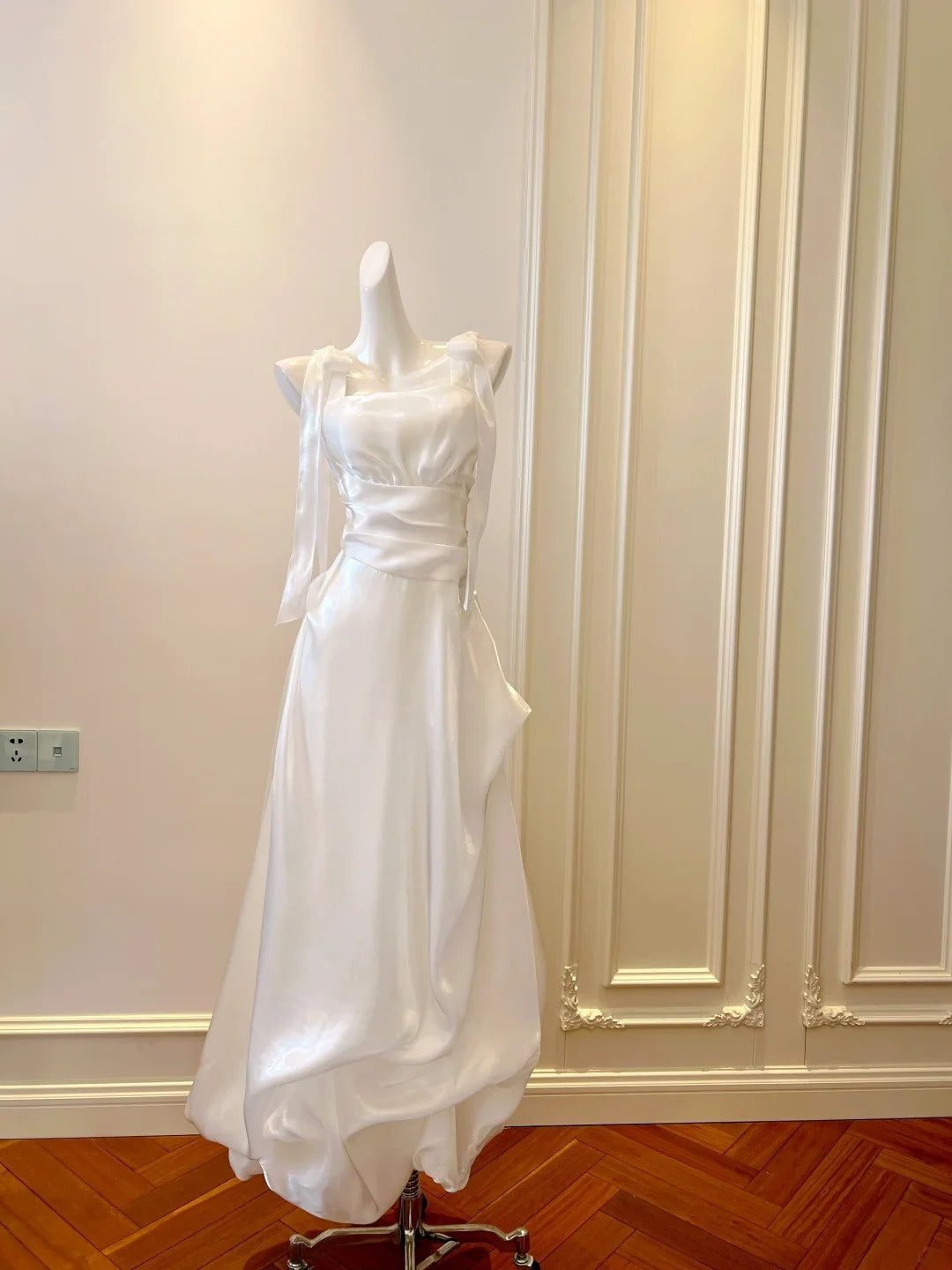 Lustrous Bows White Prom Dress Satin Long Evening Dress GG5883