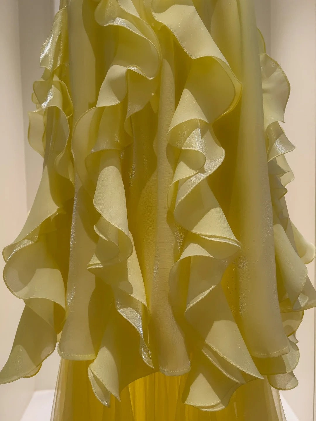 Charming Spaghetti Straps Yellow Prom Dress Ruffles Tulle Beaded A-Line Evening Dress GG5920