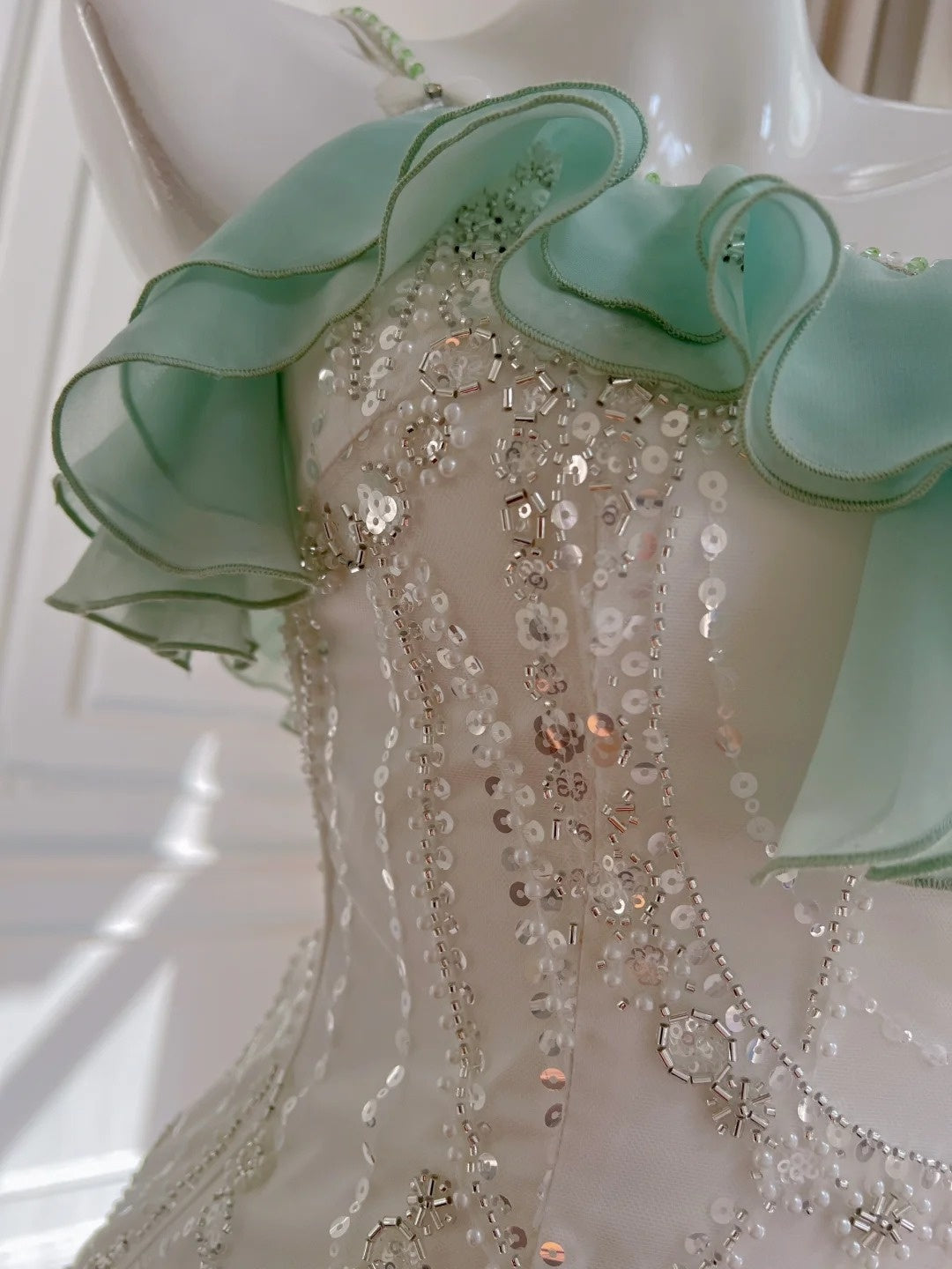 Luxury Spaghetti Straps Green Prom Dress Sequins Ruffles Mermaid Evening Dress GG5935