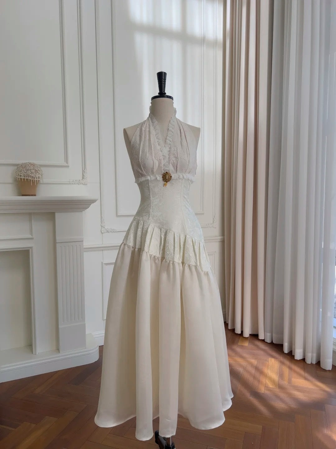 Graceful Ivory Halter Neck Prom Dress Jacquard Lace Evening Dress GG5963