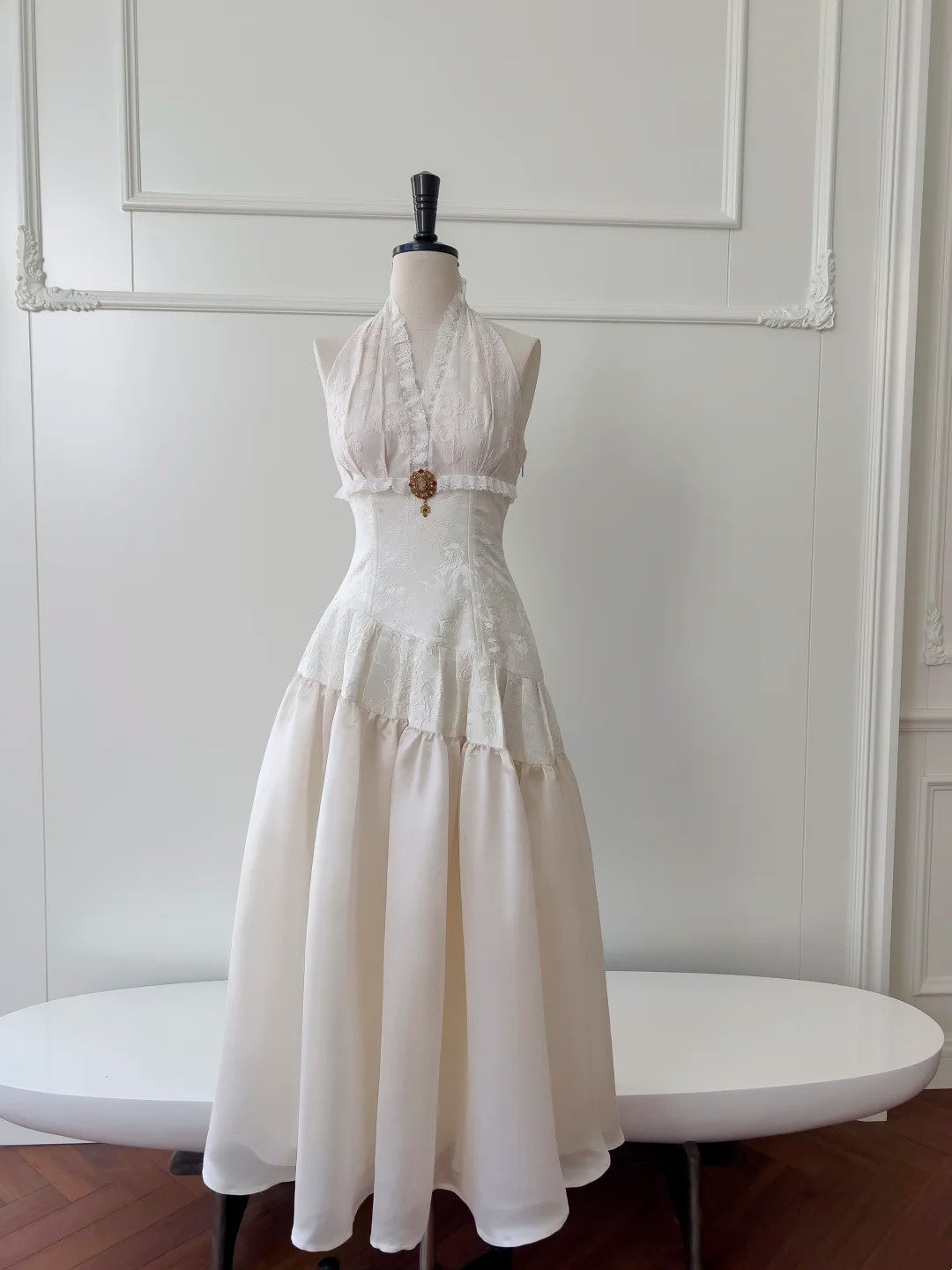 Graceful Ivory Halter Neck Prom Dress Jacquard Lace Evening Dress GG5963
