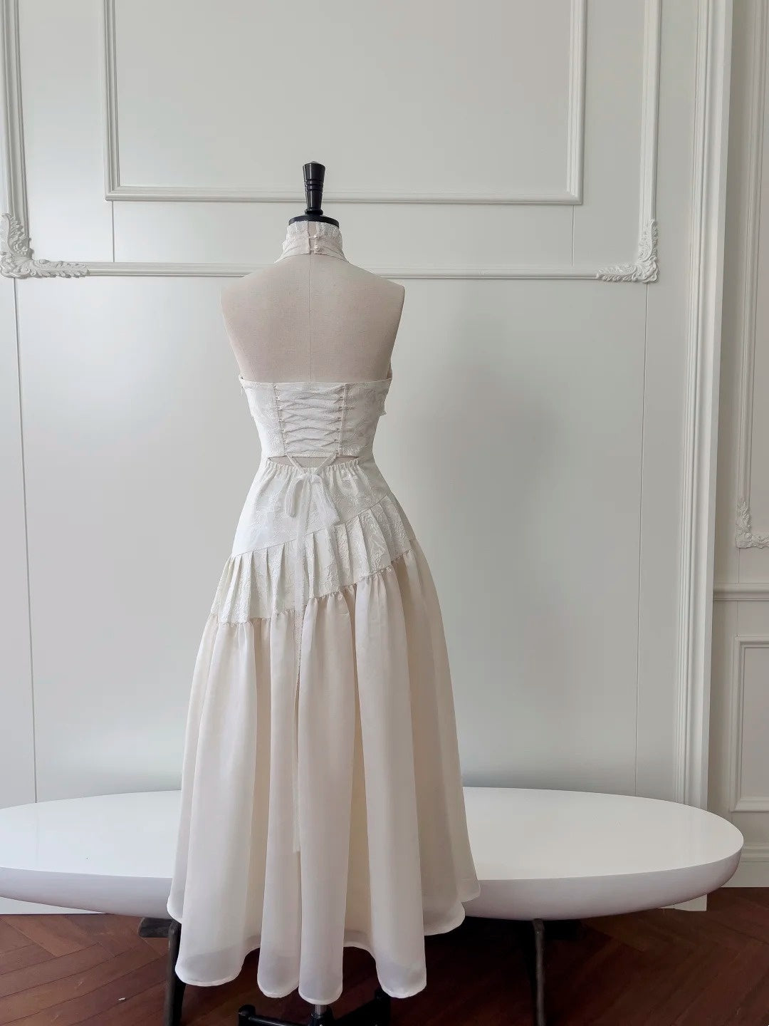 Graceful Ivory Halter Neck Prom Dress Jacquard Lace Evening Dress GG5963