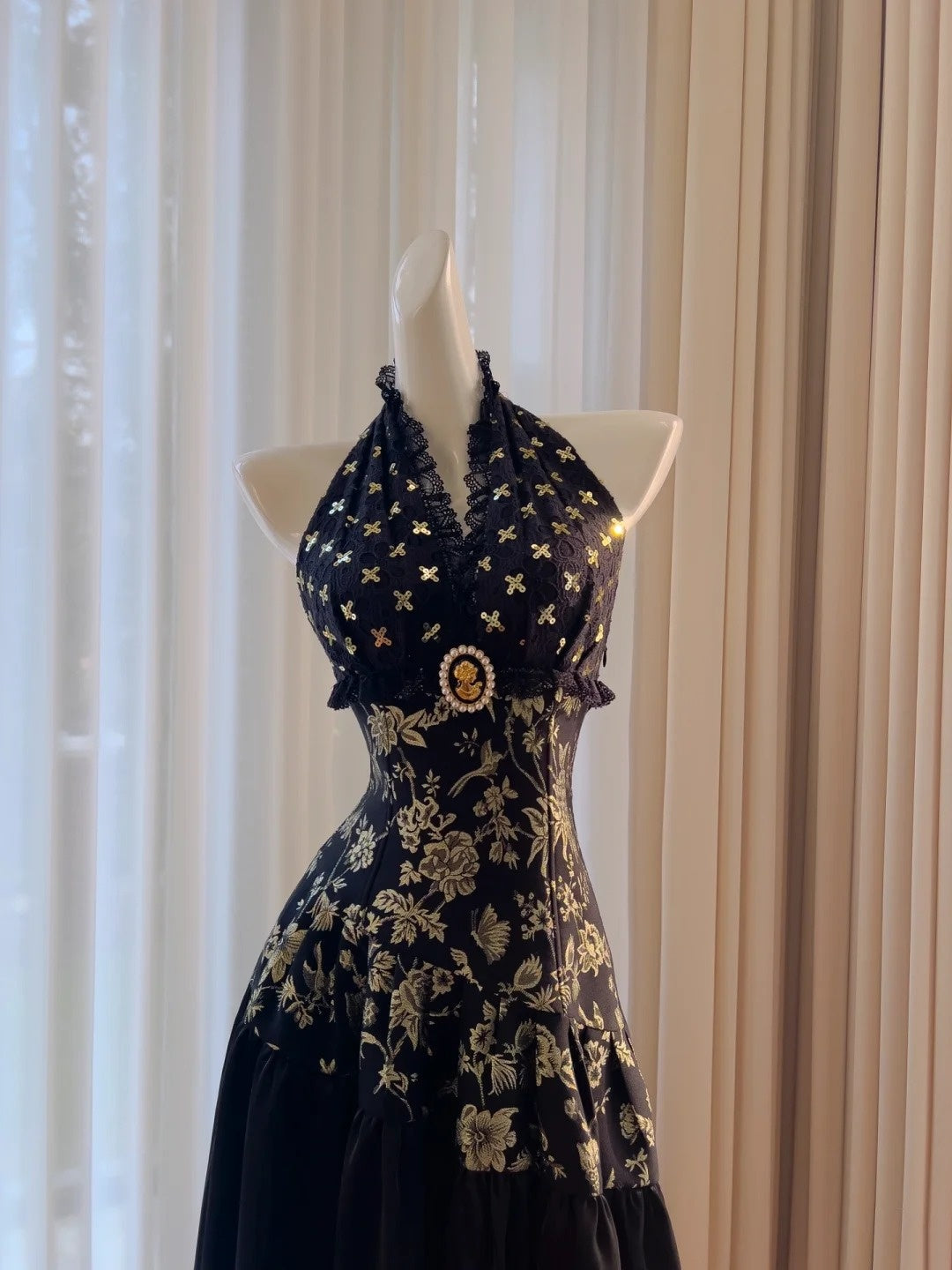 Playful Halter Neck Black Prom Dress Sequins Jaquard A-Line Evening Dress GG5965