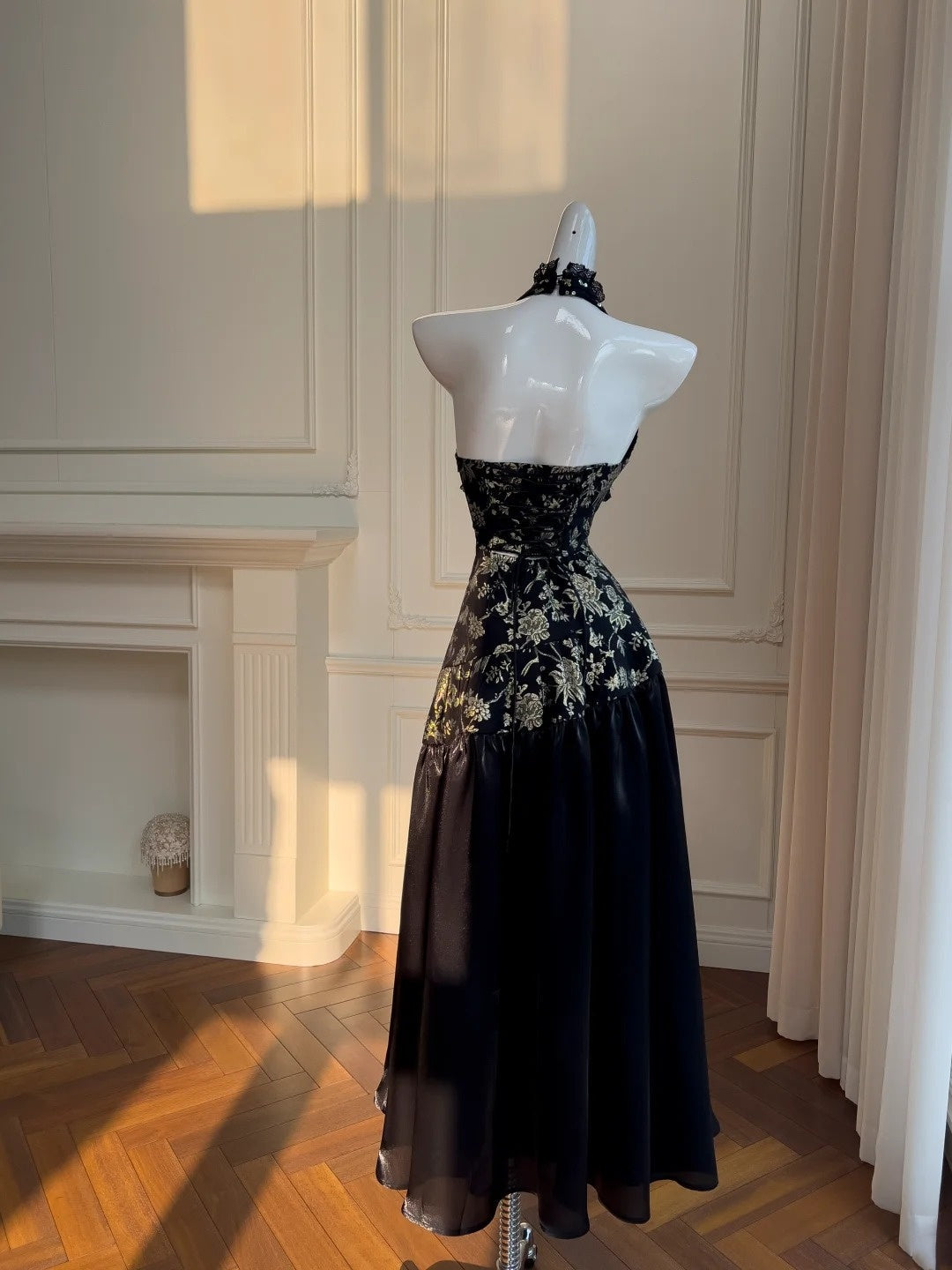 Playful Halter Neck Black Prom Dress Sequins Jaquard A-Line Evening Dress GG5965