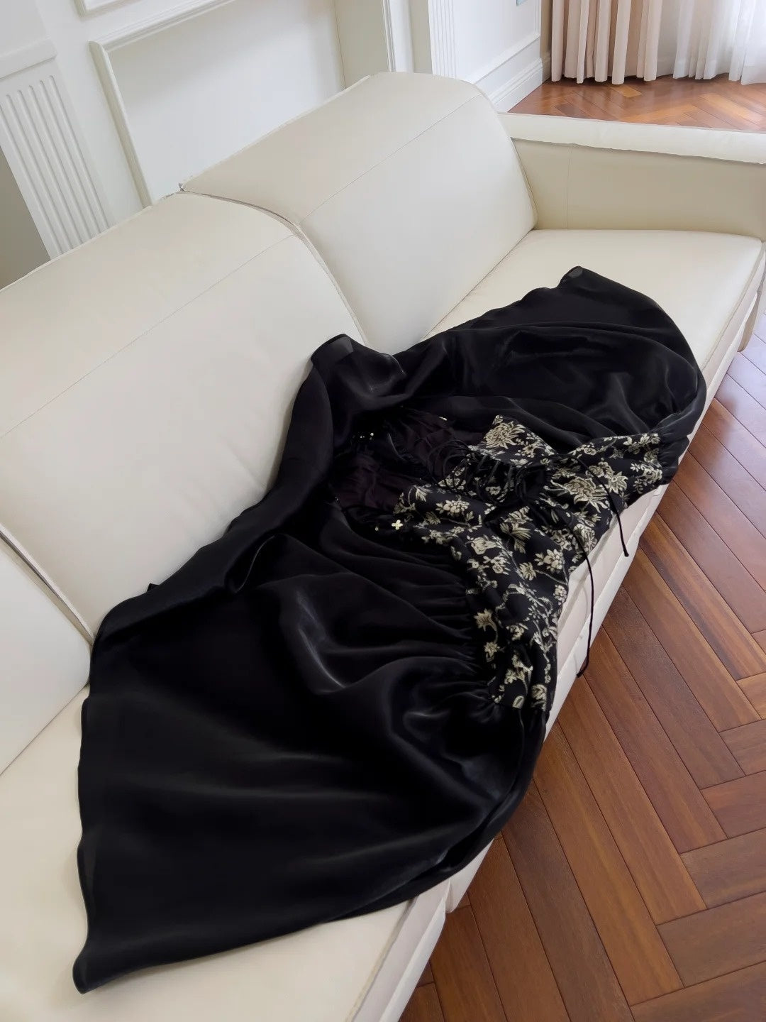 Playful Halter Neck Black Prom Dress Sequins Jaquard A-Line Evening Dress GG5965