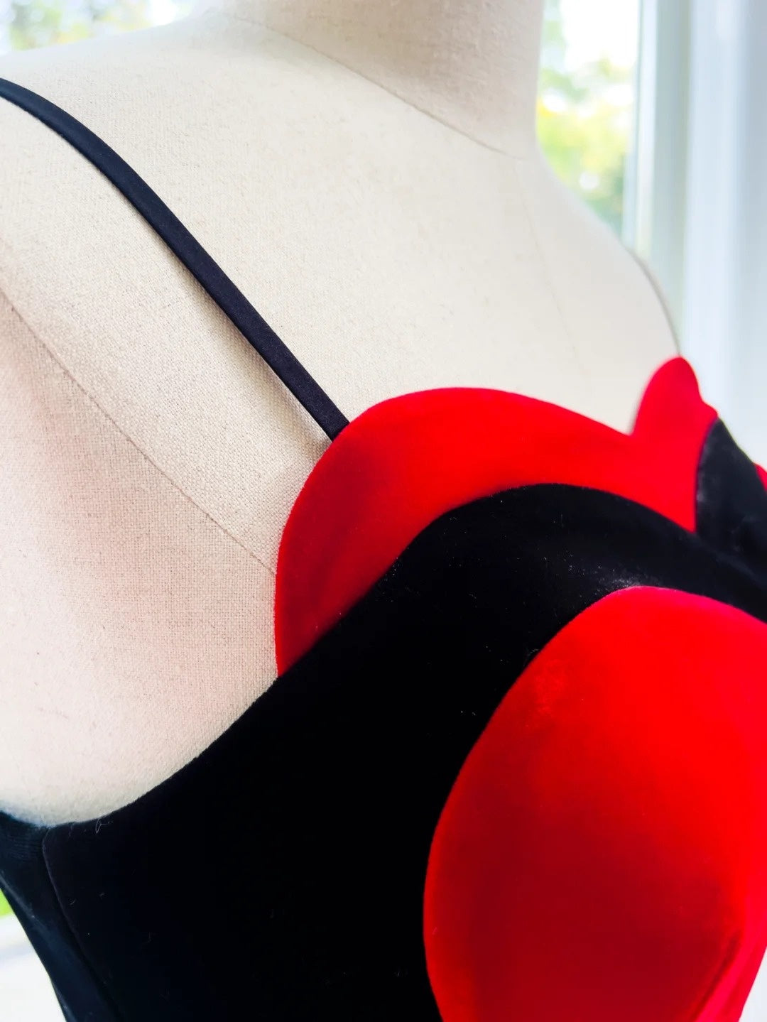 Romantic Spaghetti Straps Black Homecoming Dress Velvet A-Line Birthday Dress GG6005
