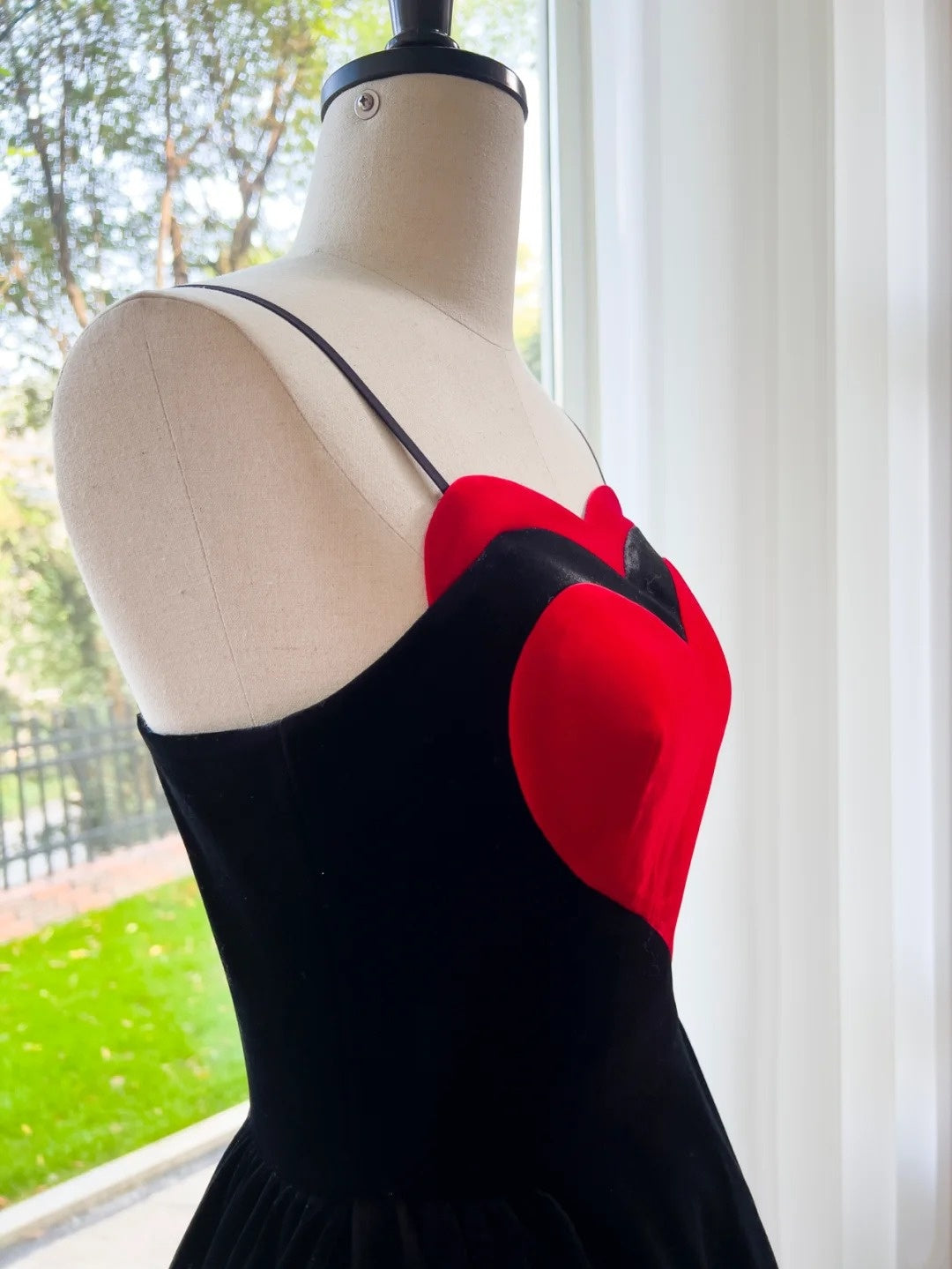 Romantic Spaghetti Straps Black Homecoming Dress Velvet A-Line Birthday Dress GG6005