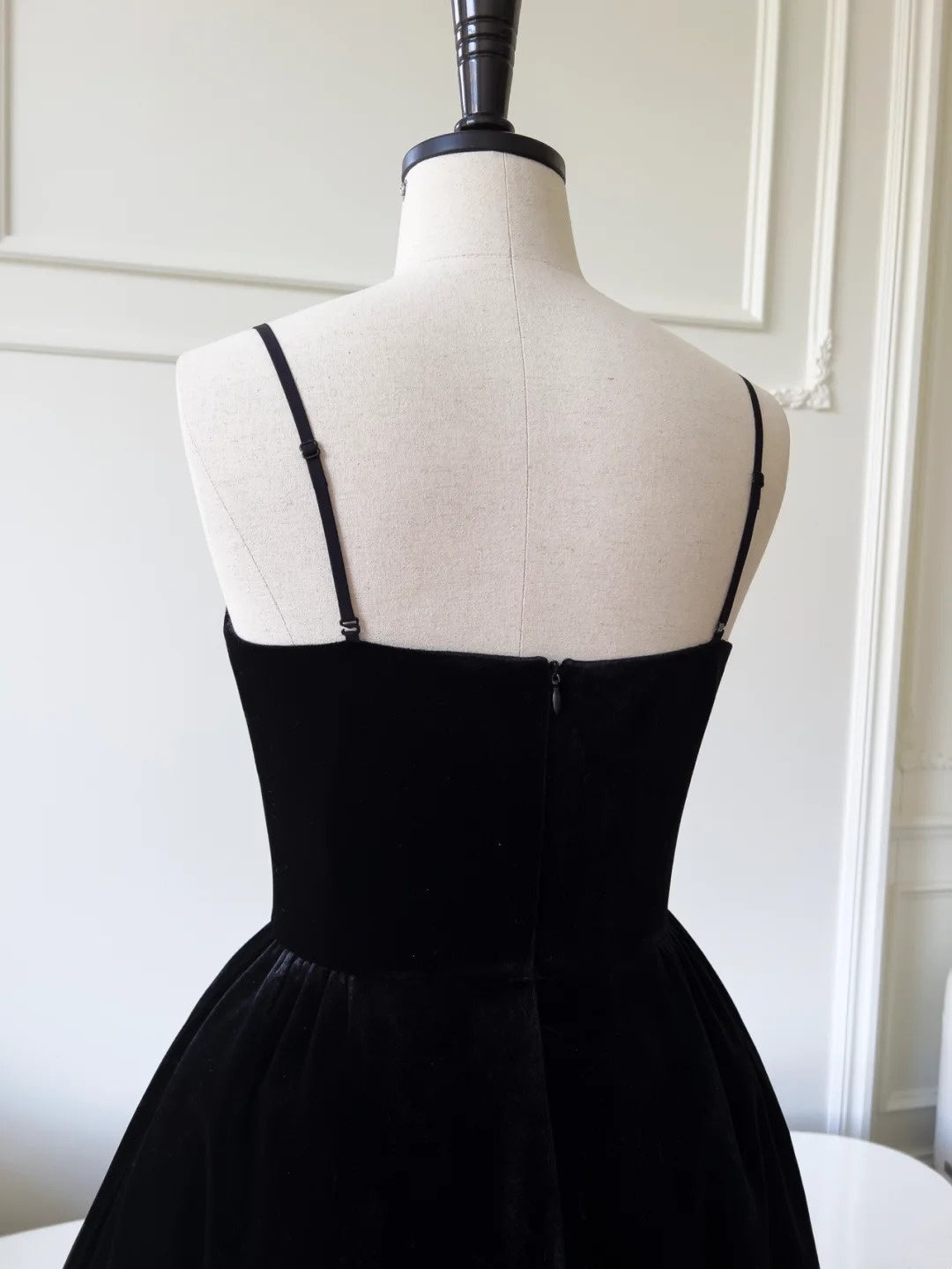 Romantic Spaghetti Straps Black Homecoming Dress Velvet A-Line Birthday Dress GG6005
