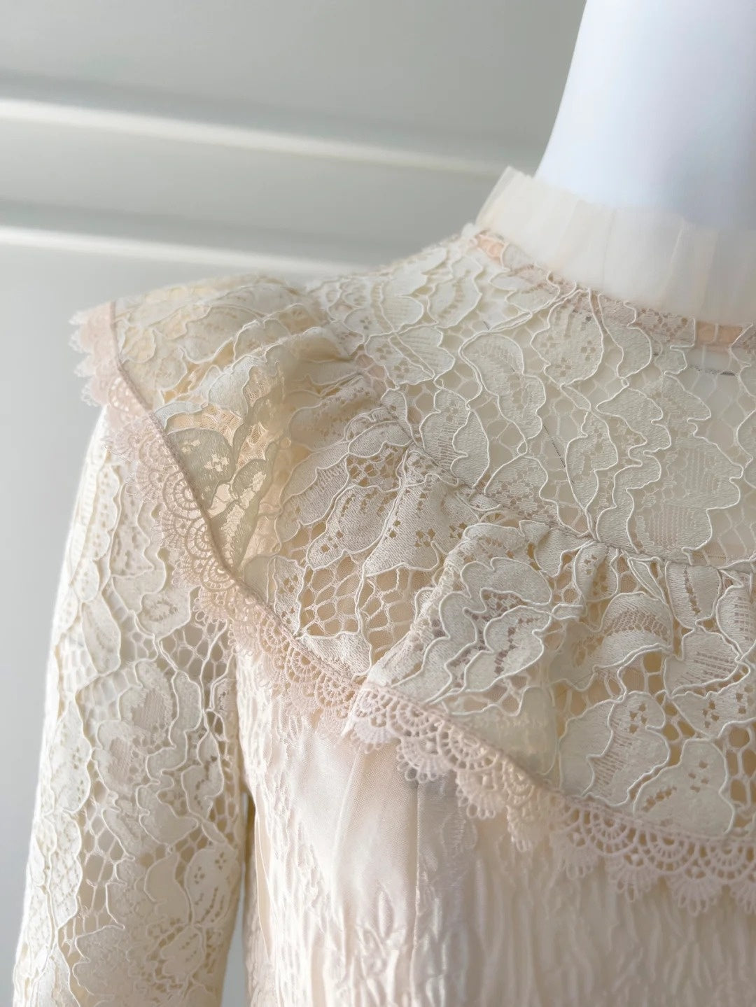 Vintage Floral Beige Prom Dress Lace Long Sleeve A-Line Evening Dress GG6008