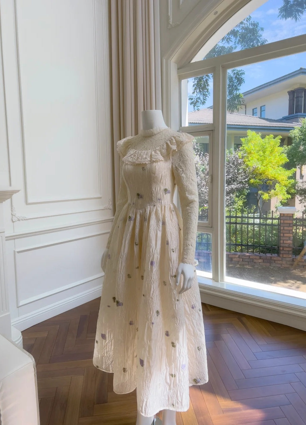 Vintage Floral Beige Prom Dress Lace Long Sleeve A-Line Evening Dress GG6008