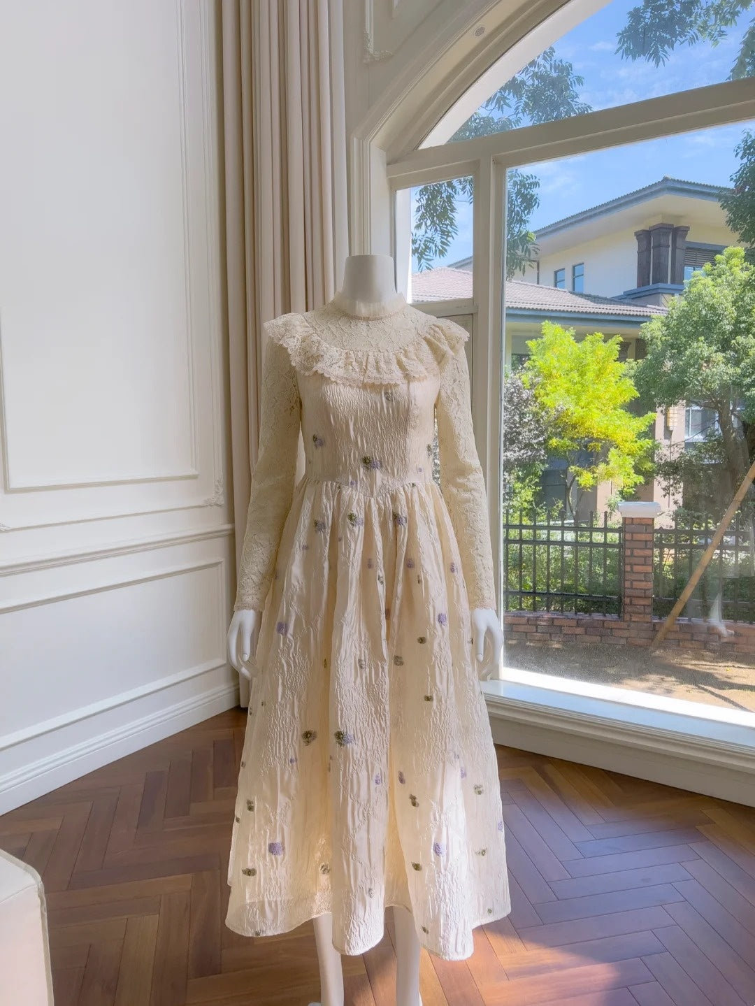 Vintage Floral Beige Prom Dress Lace Long Sleeve A-Line Evening Dress GG6008