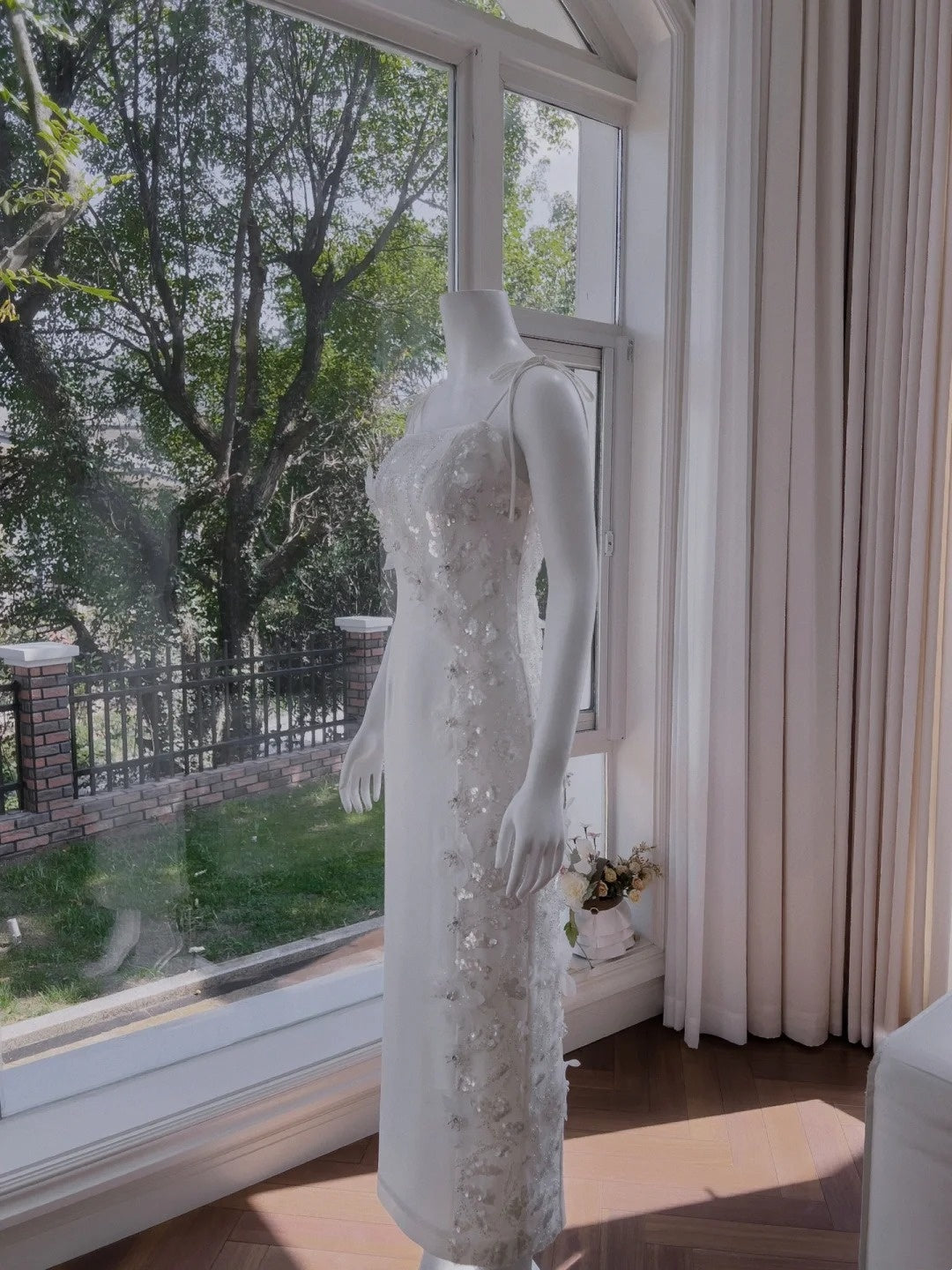 Glittering Spaghetti Straps White Prom Dress Seqiuns Appliques Sheath Evening Dress GG6015
