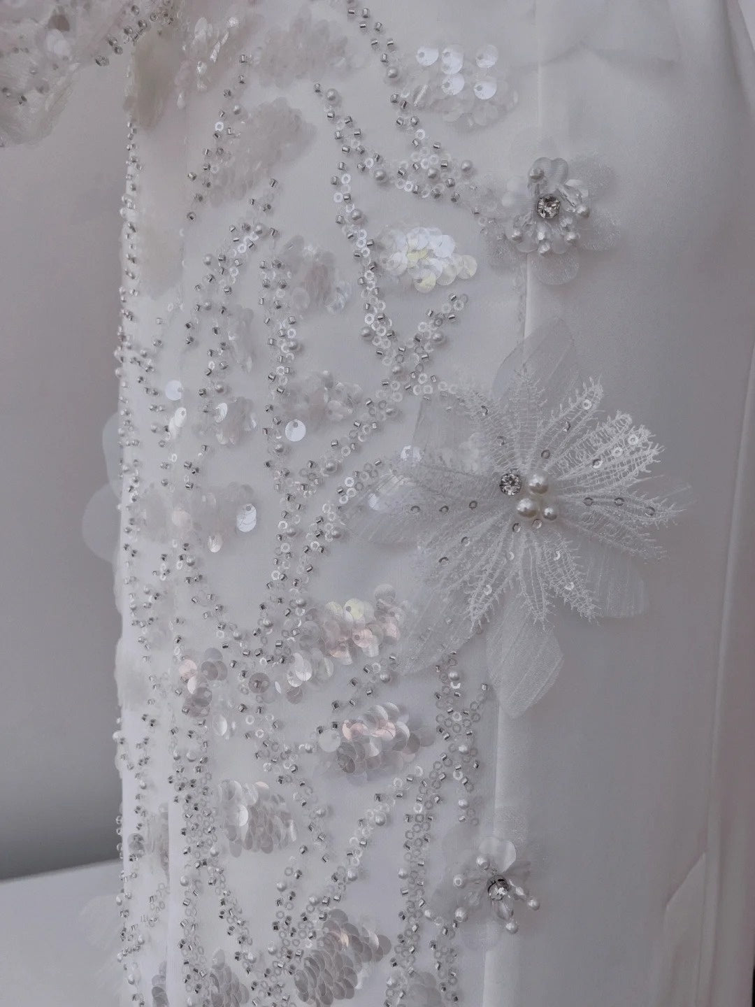 Glittering Spaghetti Straps White Prom Dress Seqiuns Appliques Sheath Evening Dress GG6015