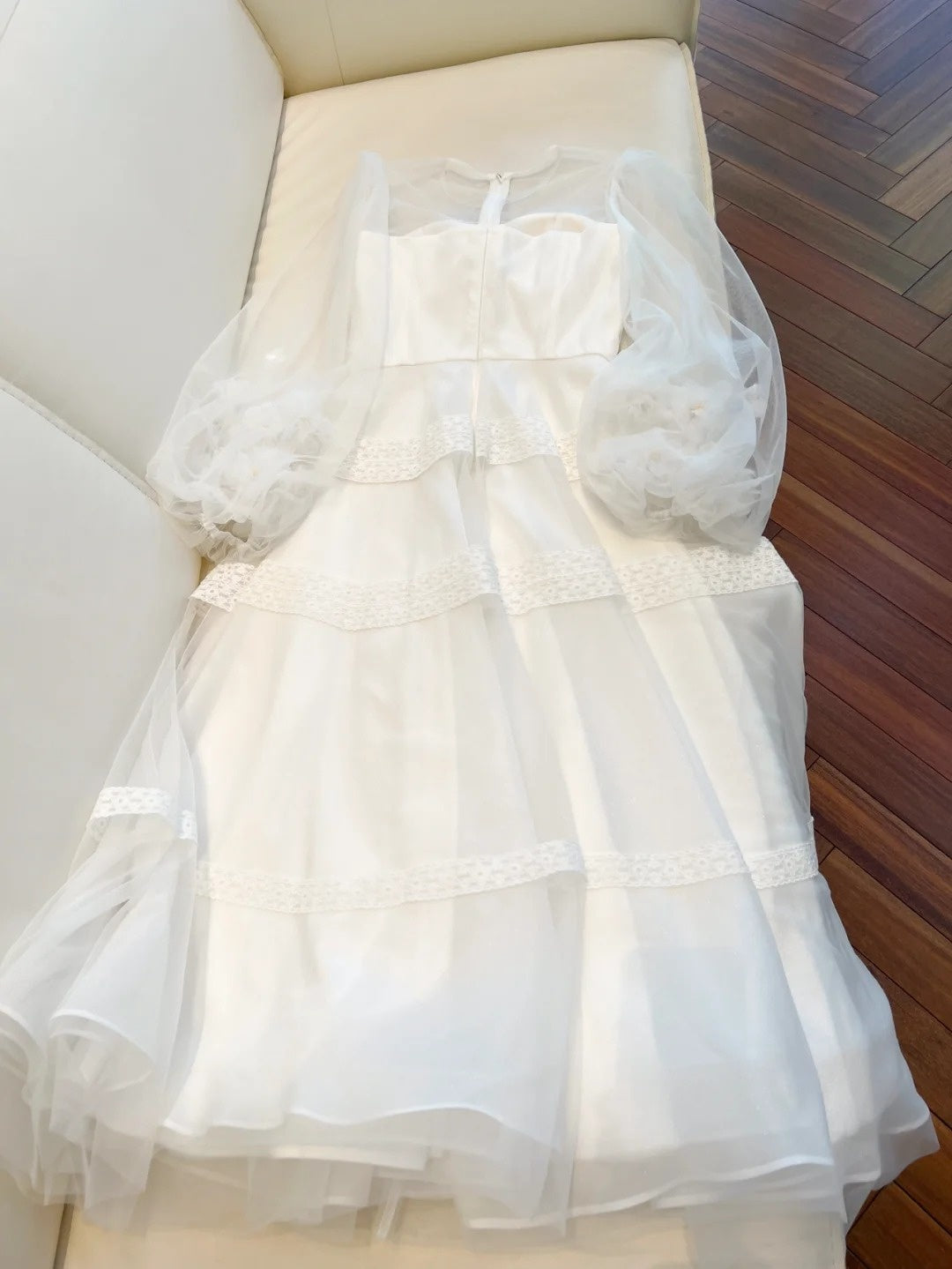 Graceful Jewel Neck White Prom Dress Appliques Long Sleeve A-Line Evening Dress GG6027