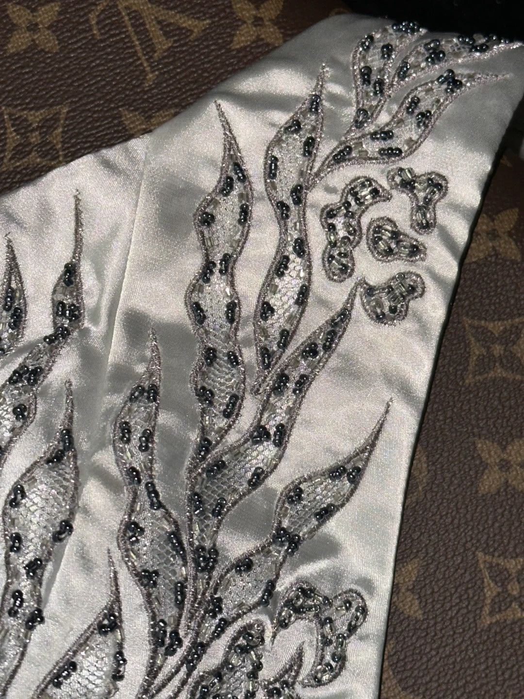 Luxurious Halter Neck Silver Prom Dress Beads Satin Mermaid Evening Dress GG6116