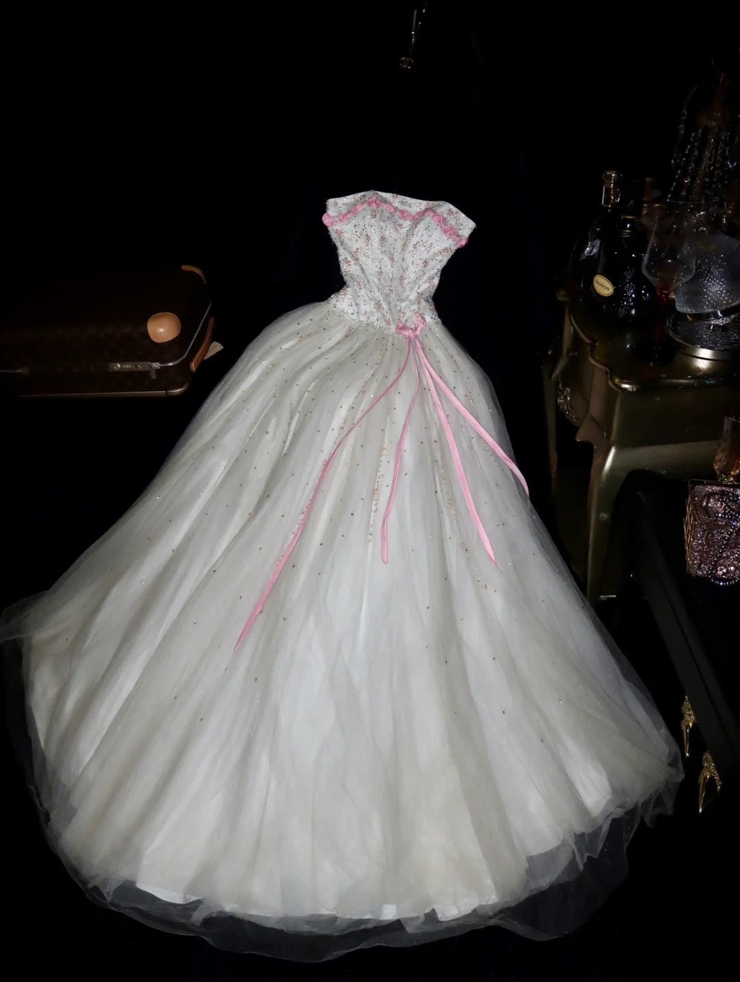 Lovely Strapless White Wedding Dress Tulle Sequins Bow Bridal Dress GG6126
