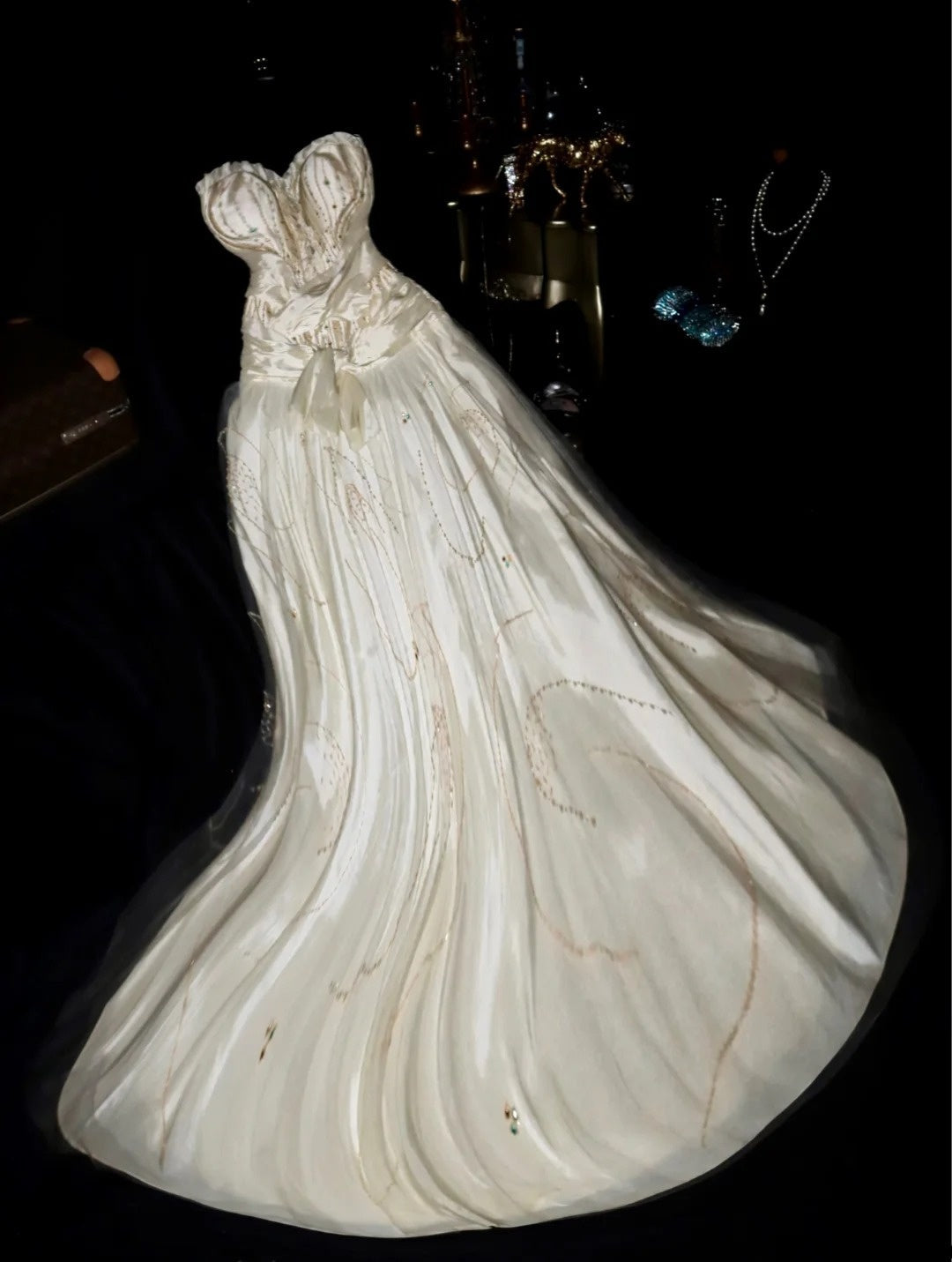 Graceful Strapless Tulle Ivory Wedding Dress Ruffles Beading A-Line Bridal Dress GG6150