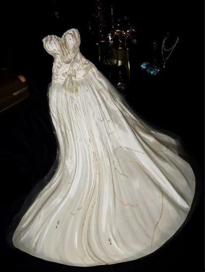 Graceful Strapless Tulle Ivory Wedding Dress Ruffles Beading A-Line Bridal Dress GG6150