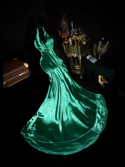 Vintage Halter Neck Green Prom Dress Satin Crystals A-Line Evening Dress GG6164