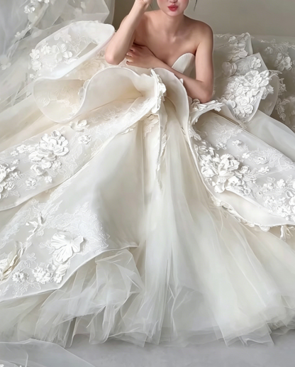 Romantic Sweetheart Wedding Dress  Appliques Ruffled Bridal Dress GG6189