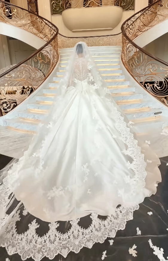 Charming V Neck Lace Satin Wedding Dress Long Sleeve Bridal Dress GG6196